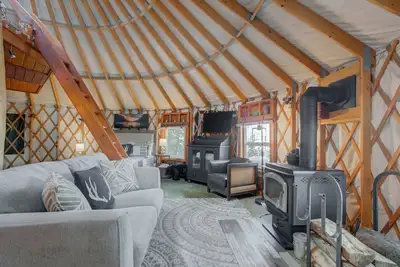 Image de Unique 2Bds/1Bath Yurt | Kitchen, Wifi, Views!