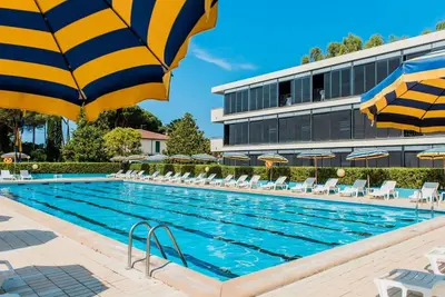 Image de Agréable appartement avec piscine, climatisation, Wifi, Tv, terrasse, animaux admis et parking