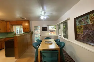 Image de Vintage home near Rose Bowl & Jpl/Nasa. So many trails great for active folks