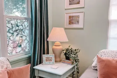 Image de Rainbow Retreat ~ 3-bedroom fun loving home full of color!