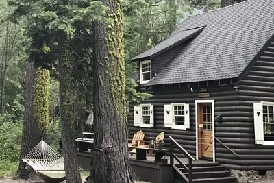 Classic Tahoe Retreat 2 Blocks to Beach