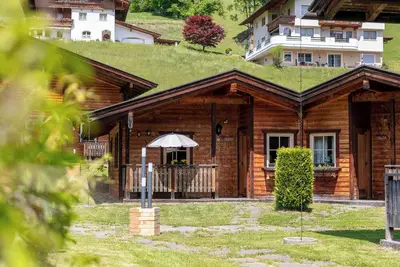 Image de Deux chalets confortables pour petits groupes