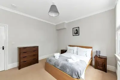 Image de 2-Br Apartment in Prime Derby Location with Wi-Fi