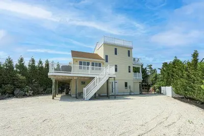 Image de 6 Br, Pool, Hot Tub and 5 min to Ocean