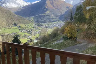 Image de Logement entier avec vue terrasse extérieure et garage fermé