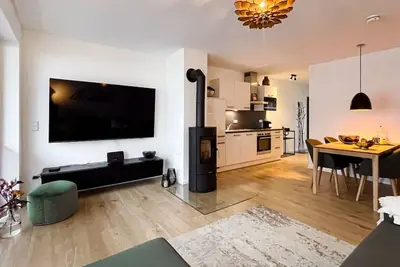 Image de Moderne Ferienwohnung im Stadtzentrum: 3 Zimmer, Südbalkon und Infrarotkabine fü