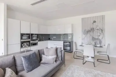 Image de Elegant  Riverside Haven-Private entrance, Gym.