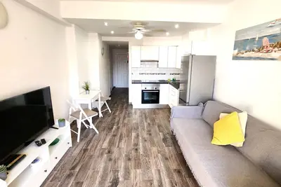 Castle Harbour duplex with pool and sea views (C115)