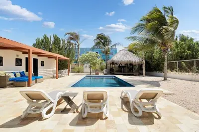 Image de Salinja Breeze with Pool and Small Salt Lake View