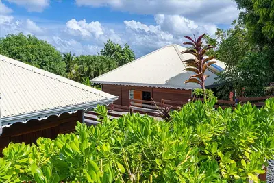 Image de Villa moderne dans un jardin tropical, havre de paix, emplacement central