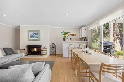 Image de 6 Bedroom Families Sensation, Large Holiday Beach Entertainer In Portsea