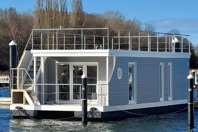 Image de Bateau-maison pour 5 personnes env. 35 qmà Stralsund, Côte allemande de la mer Baltique (Arrondissement de Poméranie occidentale-Rügen)