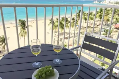 Image de Breath taking beach view next to the beach, restaurants, casinos & night life