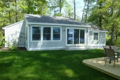 Image de Charming cottage with stunning views and 180' of waterfront on Little Sebago.