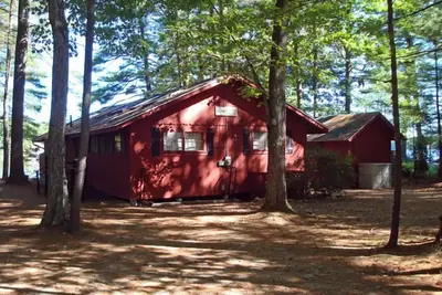 Image de Cozy camp with large sandy beach and excellent views of Little Sebago.