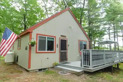 Image de Beautifully updated pet-friendly home on Upper Range Pond.