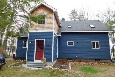 Image de ** Spring Special ** Spacious pet-friendly family retreat on Thompson Lake!