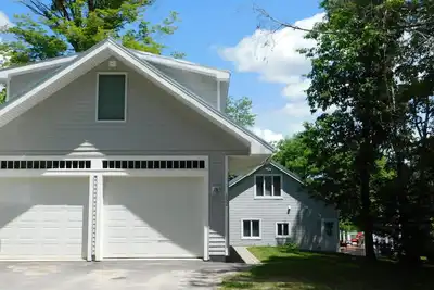 Image de Beautiful home on Sebago Lake Basin with expansive yard and sandy beach!