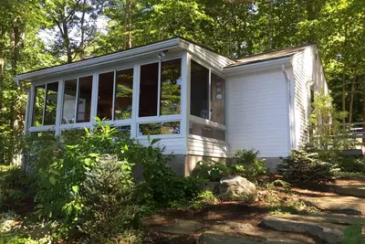 Image de Bright and cozy waterfront home on Panther Pond with stunning lake views!