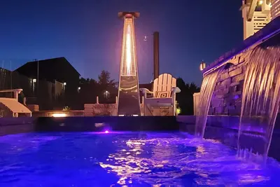 Image de Staycation Oasis! A unique Experience! \n\nHeated salt water pool closing 11/01