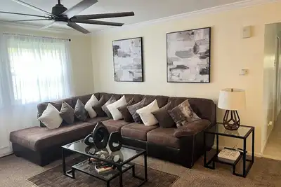 Image de 3 Bdrm apartment. Walk to Beach, Marina, parks, cafes, restaurants.