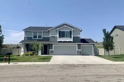 Image de Family Home Great For Gatherings + Office