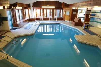 Image de Across the street from Loon Mountain. Free ski shuttle from your unit!