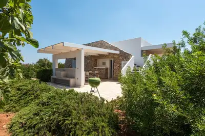 Image de Villa moderne avec piscine en pierre, plages à 3km