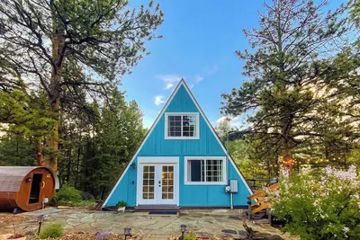 Image de Hygge Chalet & Sauna w Private Trail + Ev Charger