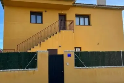 Image de A 10 Minutos de Segovia Chalet con JardĂn y Piscina en Pueblo Maravilloso