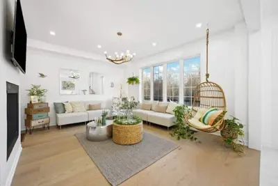 Image de Luxury Family 4br, Near Restaurants! Back Garden, Balcony, Pool Table, Parking\n