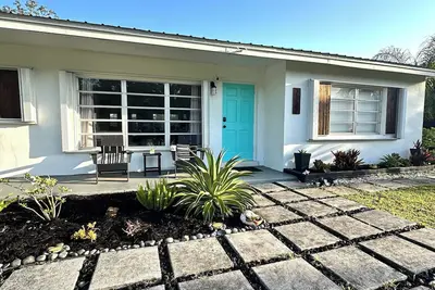 Image de Cozy Home, Minutes to Beach, Downtown Melbourne, Large Backyard with Bbq