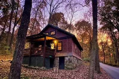 Image de Charming Cabin in the Woods with River Access