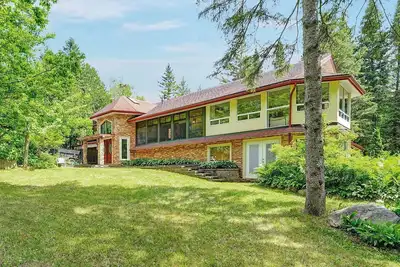 Image de Simcoe County Cottage ★ Woodland Private Retreat ★ Hot Tub ★ Riverfront