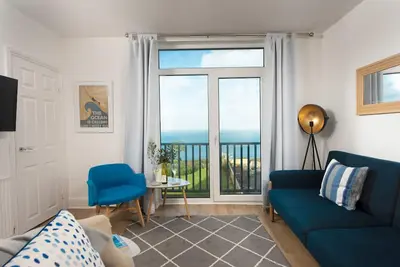 Image de First floor apartment with wonderful sea views and is just a few minutes' walk from the beach.