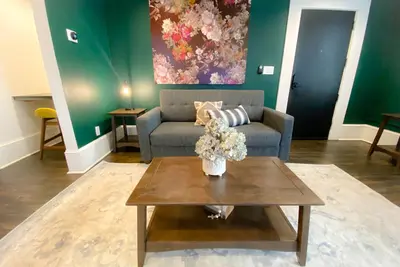 Chic Historic Midtown Apartment