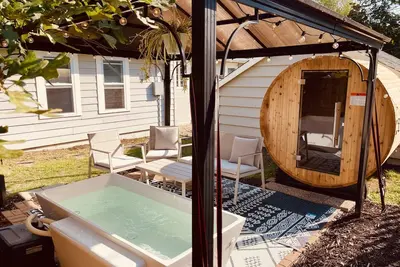 Image de Cold plunge and sauna bungalow in Sw Minneapolis