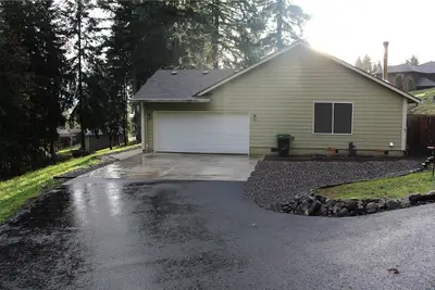 Image de Spacious 2 acre property with beautiful ranch home. Pet-Friendly!