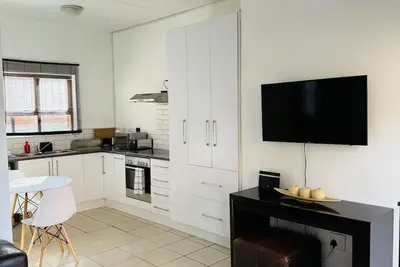 Image de 3 Bedroom Apartment in Bushmill Amorosa  Roodepoort. Family friendly