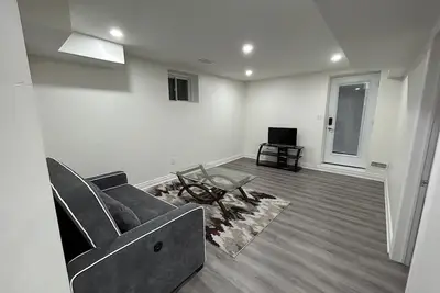 Image de 2 bedroom legal basement apartment with full bath, including private entrance
