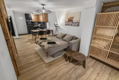 Image de Appartement rénové avec vue panoramique et sauna