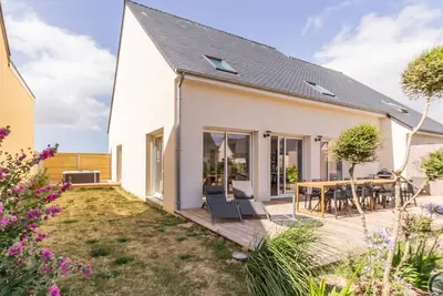 Image de Maison de grand confort avec billard, spa, jardin privé à 350m de la plage de Portbail