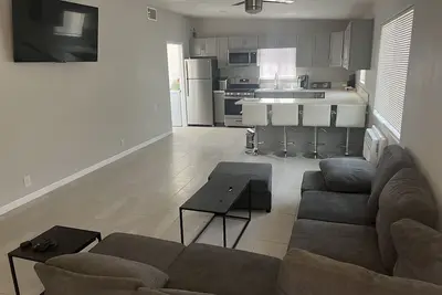 Image de 3 bedroom 1 bath house  washer & dryer in unit ac tv\nNewly renovated furnished