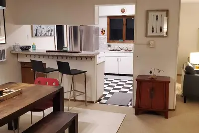 Image de Ideal getaway! Pet-friendly, prime in-town location near Ketchum's attractions.