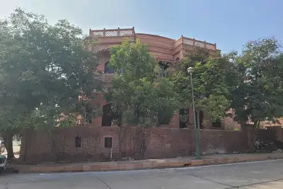 Image de Bungalow next to the palace!