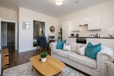 Host & Stay | The Three Graces Apt