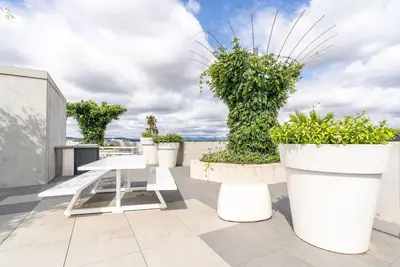 Image de New to Vrbo: Beautiful Art Apartment near Tram and Shops!
