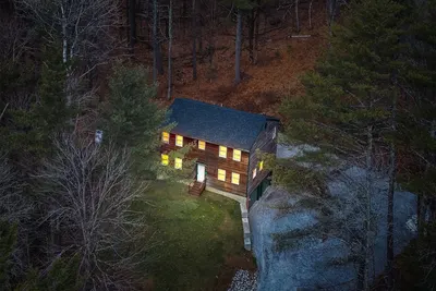 Image de House on The Rocks with Ev Charger