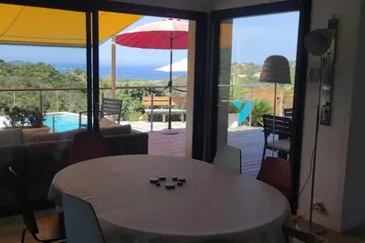 Image de Grande Villa Familiale Récente Avec vue sur mer et Piscine Privée
