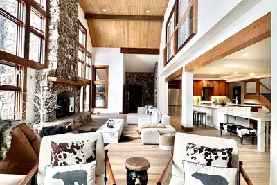 Image de New! ! Beaver Creek, Holden Road Location & Ski-in!